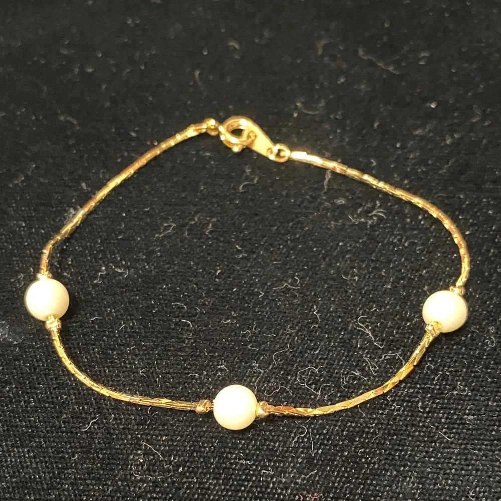 Vintage 7” Gold and Cream pearl Bracelet